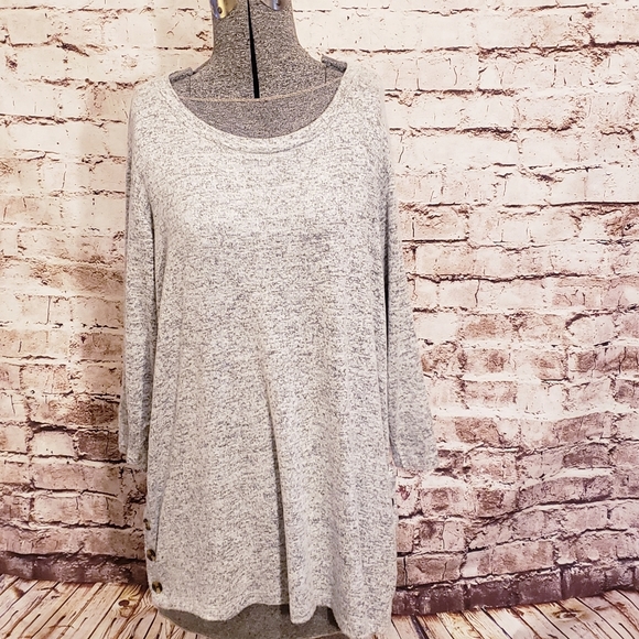 Bobeau Heather Gray Top Side Buttons 1X - Picture 2 of 5